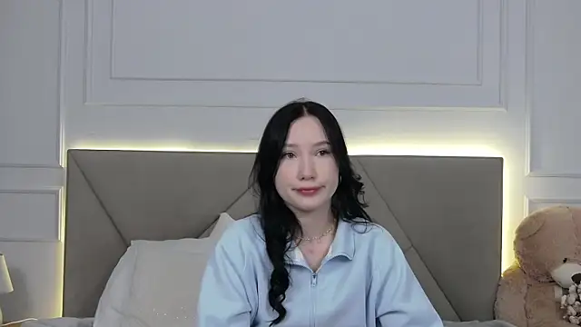 LeilaLow webcam