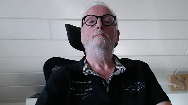 Greyhound70 webcam