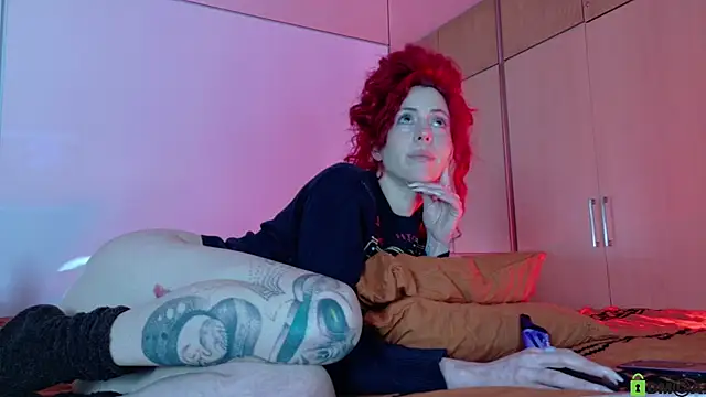 Borbala_Iggy webcam