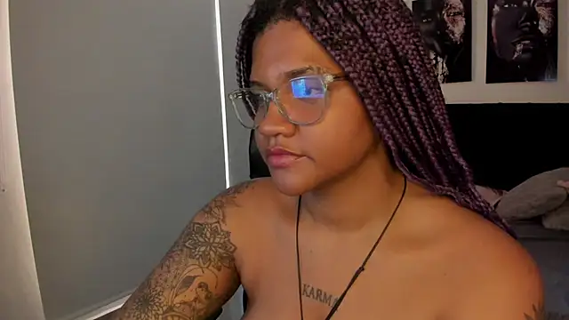 ZahraRose webcam