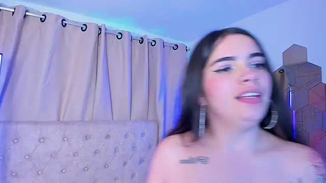 naked chat DaphneGlas