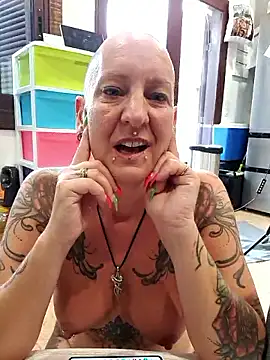 Emma_Milf25