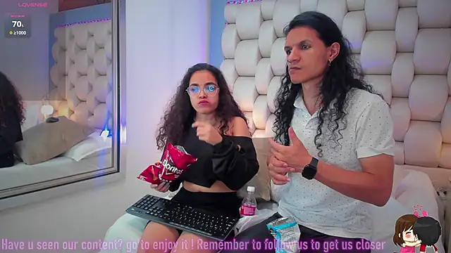 r3d_moonss_ - R3d_moonss_'s free webcam
