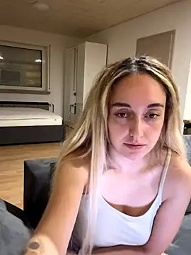 BlondBellaxxx