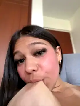 Alyshanon18 webcam