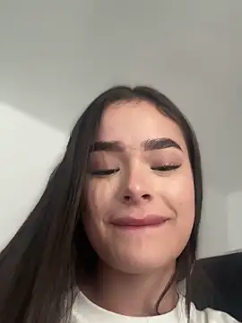DanniMontes webcam