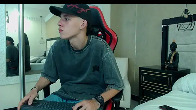 MikeBeneflek webcam