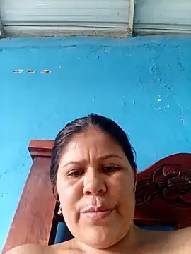hotmom33 webcam