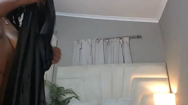 naughtyblackdolie webcam