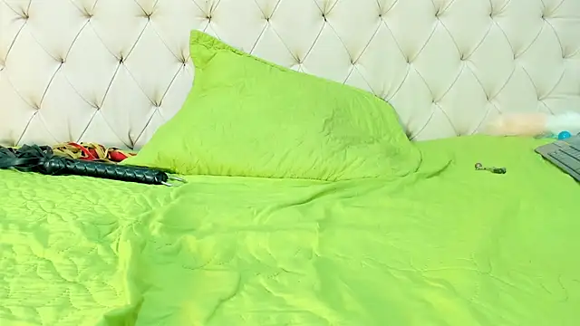 Zara_Blasse webcam