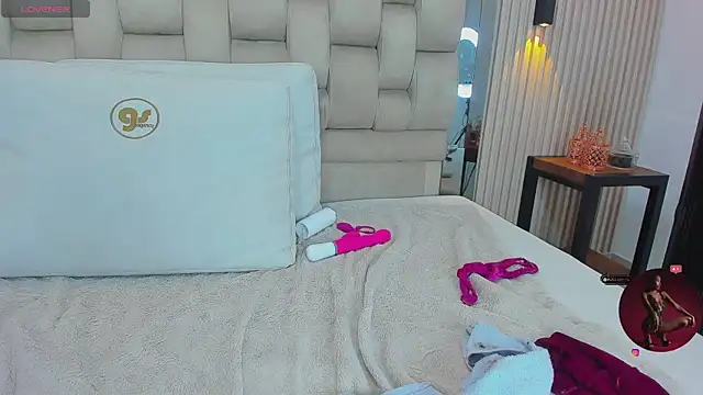 ikia_lopez_ webcam