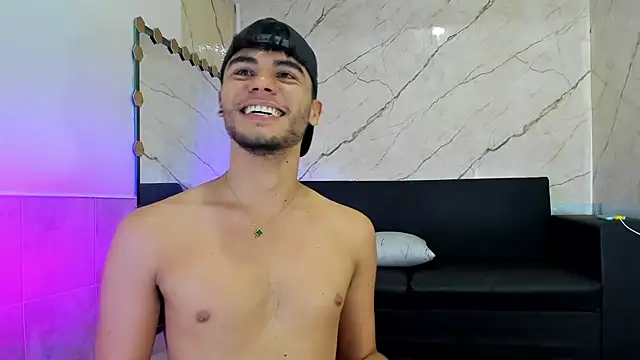 liam_genner_ webcam