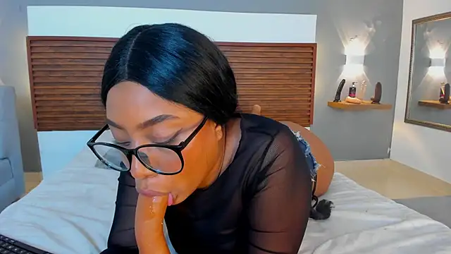 Adelehottman webcam