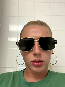 striptease chat room Strongqueen
