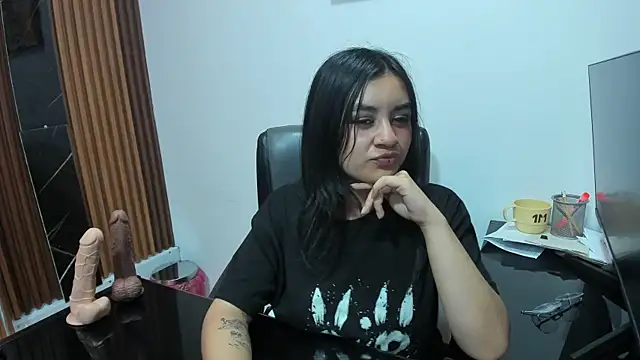 Lucy_Harris webcam