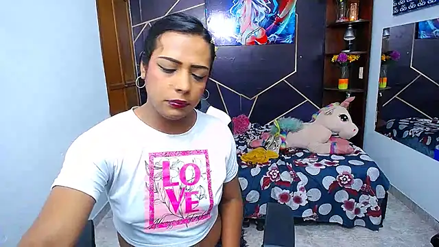 EmilyTsSweet webcam