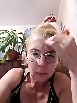VasylynaLove42 webcam