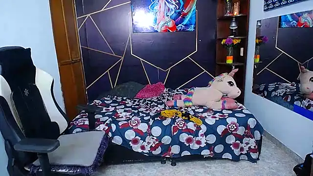 emilytssweet - EmilyTsSweet's free webcam - UK Sex Cams