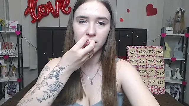 LauraHlot webcam