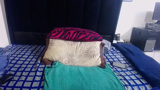 MaximTease24 webcam