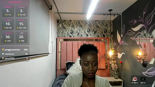 Sara_Naugty webcam