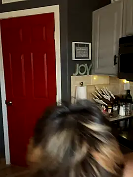 YogaHottie76 webcam