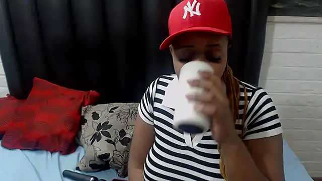 CandyBoobsx92 webcam