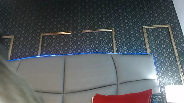 CandyQueenGold webcam