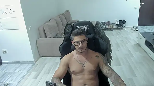 chrismaster12 - Chrismaster12's free webcam - UK Sex Cams