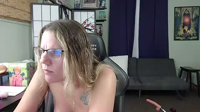 Sarahtineke webcam