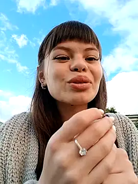 _Isabella-7 webcam
