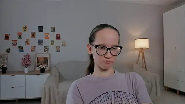 BettyBrowni webcam