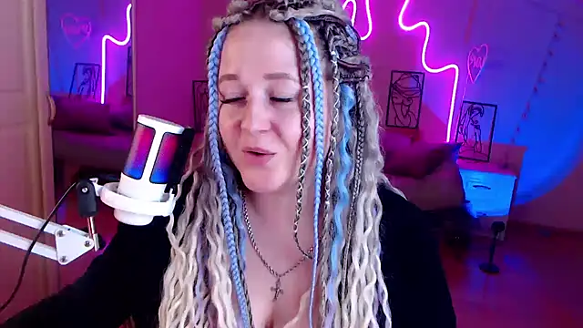LizzyShine webcam