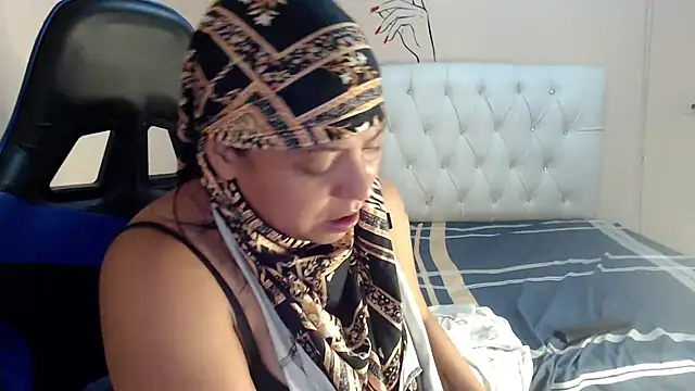 Leylafourniert webcam