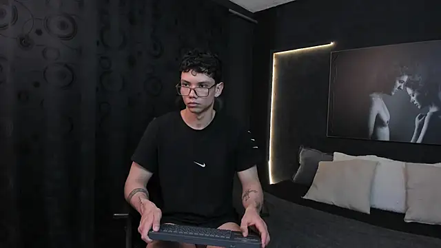 magic_boy20 - Magic_boy20's free webcam