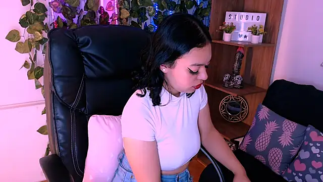 ariana_bellee webcam