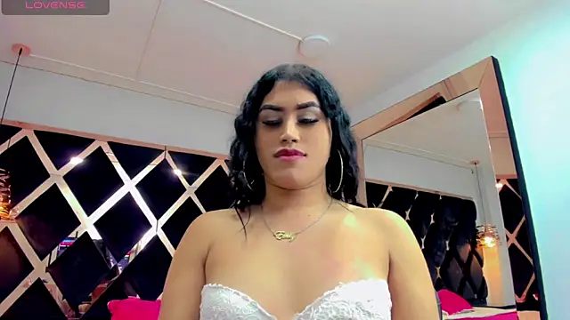 nude webcam chat Emily Hots
