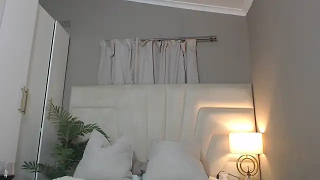 naughtyblackdolie webcam