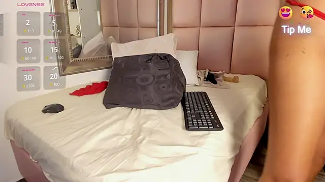 Lorena_Hawkins webcam