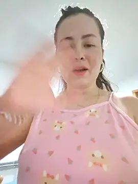 NeredaXxx webcam