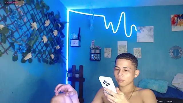 lorenzo_vasiri - Lorenzo_vasiri's free webcam - UK Sex Cams