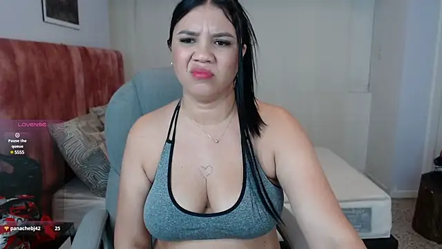 miaarodriguez1_ webcam