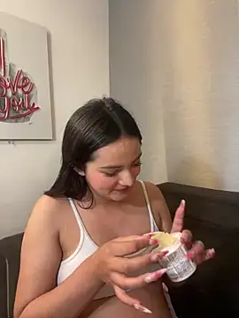 Cami18_pinkk webcam