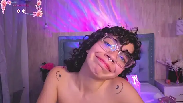 Roxy_Lux webcam