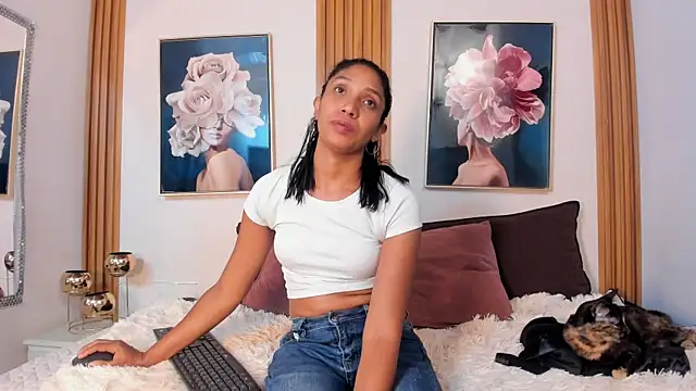Lucy_Canel webcam