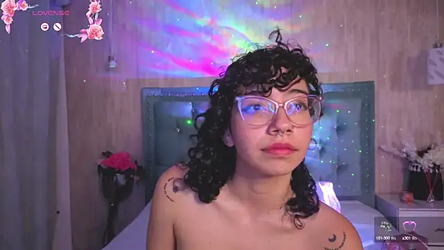 Roxy_Lux webcam