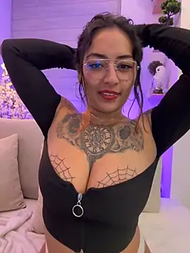 Rae_Lil_White webcam