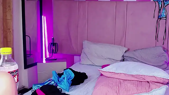 LindaLuciia webcam