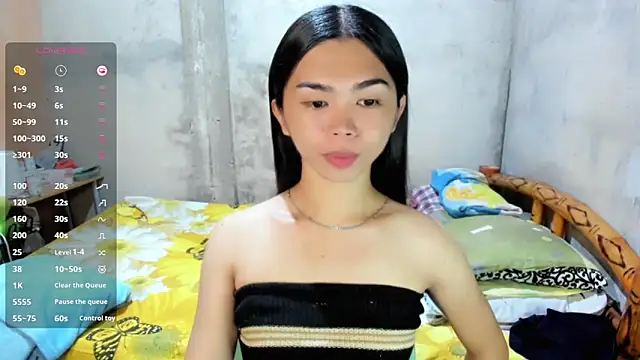 UrHotSexyShine webcam