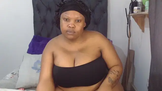 Busty-Caramel webcam